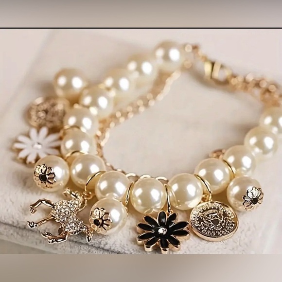 New Faux Pearl gold Charm Toggle Bracelet - Picture 1 of 4